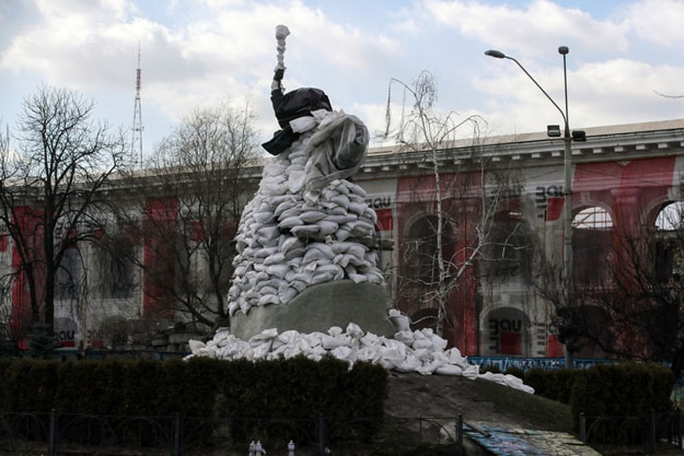 В Киеве продолжают укреплять памятники истории и монументального искусства