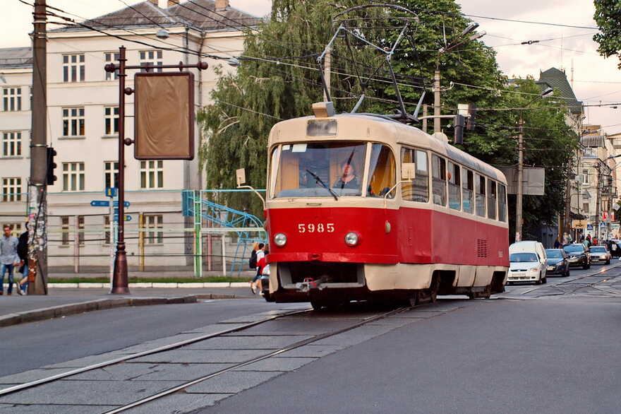 В Киеве возобновляется работа одного трамвайного маршрута двух троллейбусных маршрутов