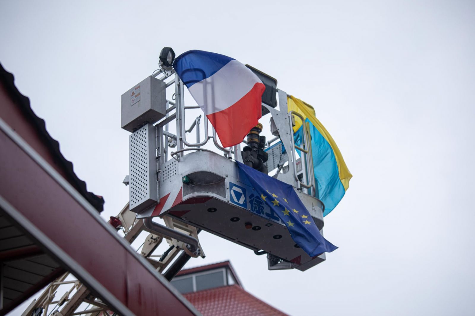 В Киеве состоялась передача спасательной техники, прибывшей из Франции (фото)