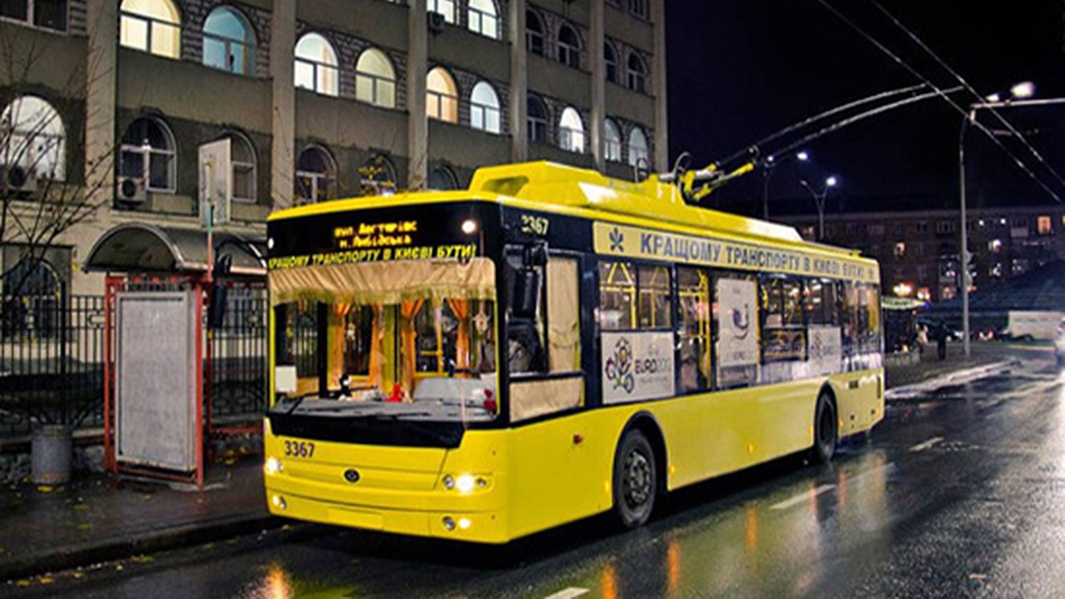 В Киеве возобновили движение два трамвайных и два троллейбусных маршрута 