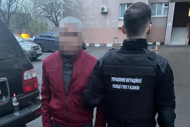 В Киеве полицейские задержали криминального авторитета, ранее судимого за разбой