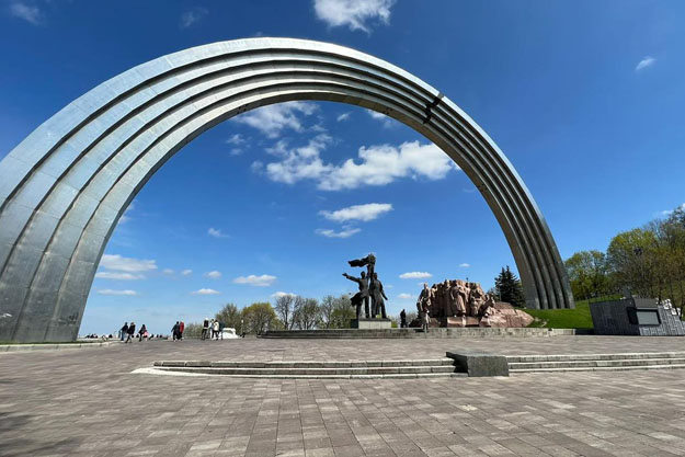 В Киеве снесут памятник рабочим
