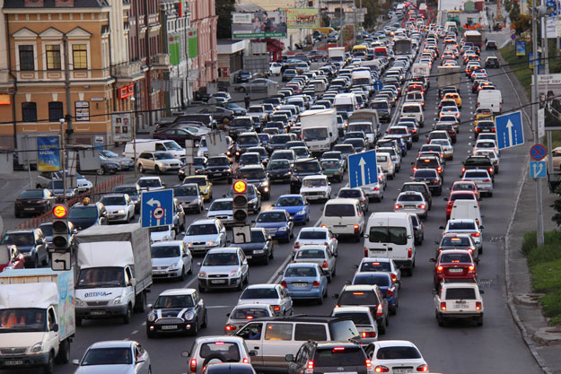 В Киеве – дефицит топлива. Городские власти призывают водителей не передвигаться на личном транспорте без насущной необходимости