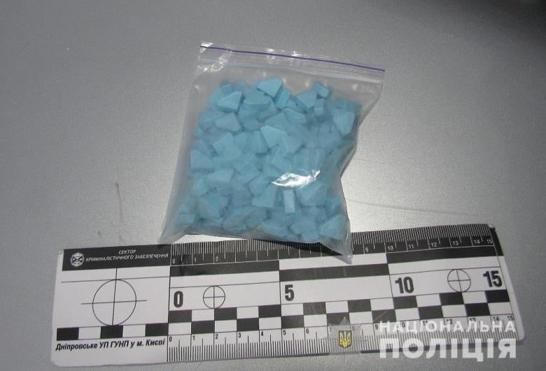 Киевские полицейские изъяли у наркодиллеров амфетамин и экстази на сумму более 150 тысяч гривен