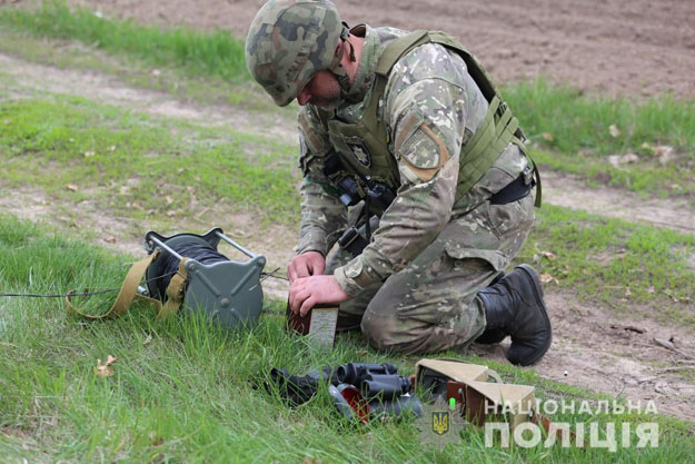 Киевские взрывотехники уничтожили около 100 килограммов взрывоопасных предметов