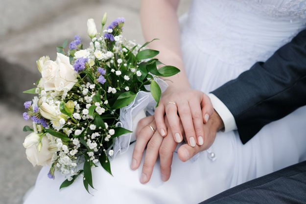 В Киеве за 65 дней войны в столице поженились 2360 пар