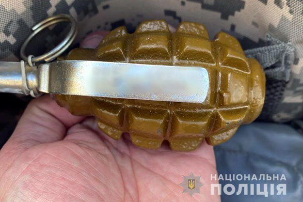 В Святошинском районе Киева задержали гражданина с гранатой и наркотиками