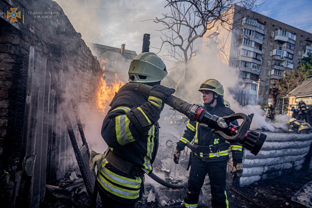 В Подольском районе Киева во время пожара погибла женщина (фото, видео)