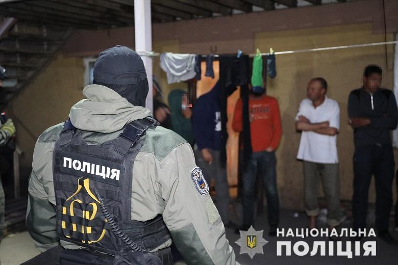 Киевские полицейские задержали директора агрофирмы, который использовал рабский труд