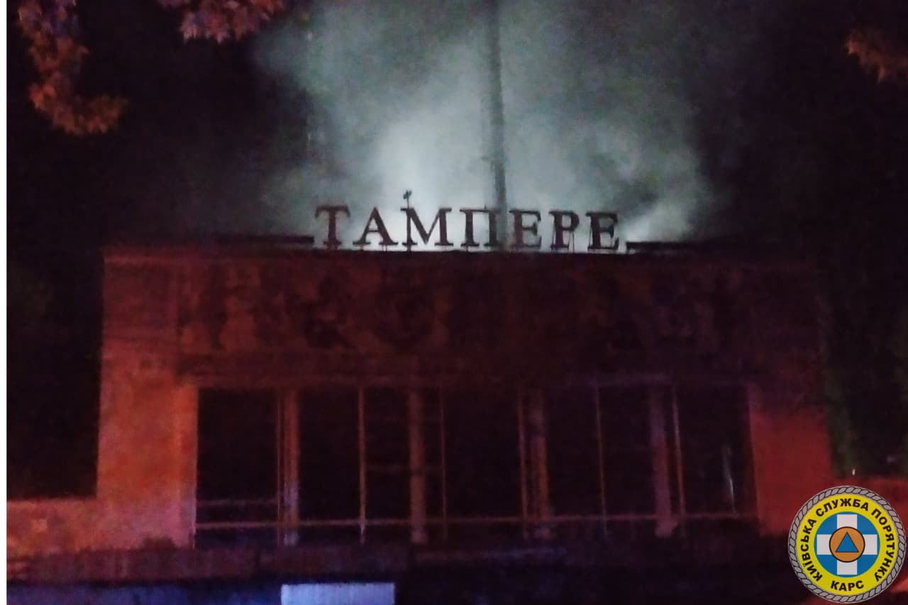 В Соломенском районе Киева горел недействующий кинотеатр