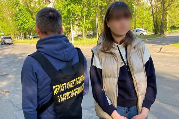 В Киеве полицейские изъяли у приезжей психотропные грибы