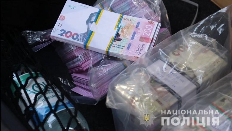В Киеве действовала группа аферистов, которые обобрали потерпевших на 250 тысяч долларов