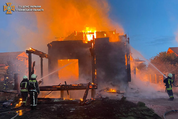 В Бучанском районе горел жилой дом
