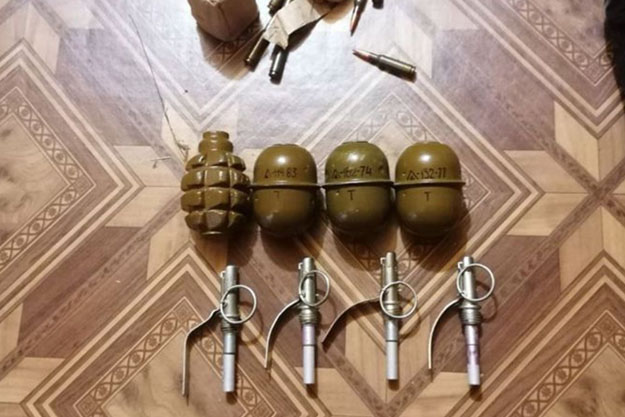 Киевлянин хранил дома автомат Калашникова, гранаты и патроны