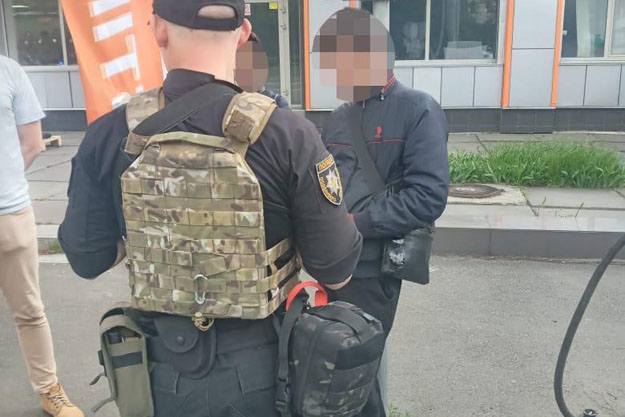 В Соломенском районе Киева полицейские задержали местного жителя с боеприпасами