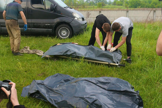 В Бучанском районе обнаружили тела двух мирных жителей, убитых военными РФ (фото)