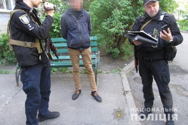 В Киеве приезжий избил знакомого. Задержанному грозит до трех лет лишения свободы