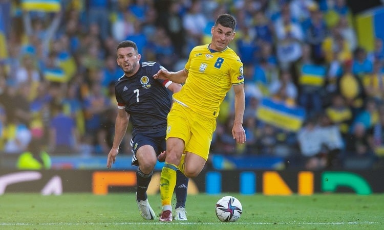 Сборная Украины обыграла сборную Шотландии и продолжает бороться за выход в финальную часть чемпионата мира по футболу