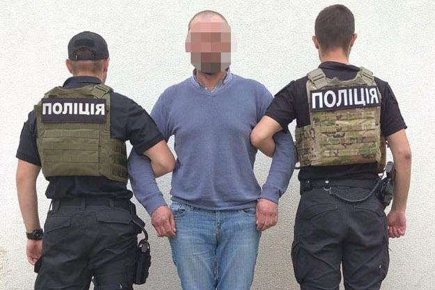 Киевские правоохранители задержали мошенника, который присвоил гуманитарку для ВСУ на сумму 500 тысяч гривен