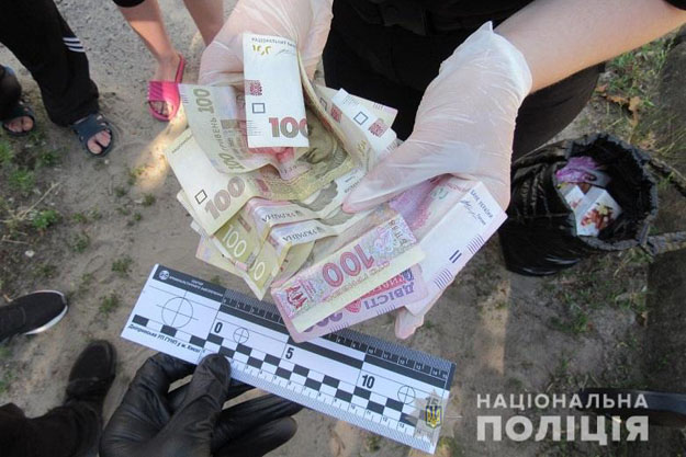 В Днепровском районе Киева на ярмарке действовали две мошенницы, которые обманывали продавцов