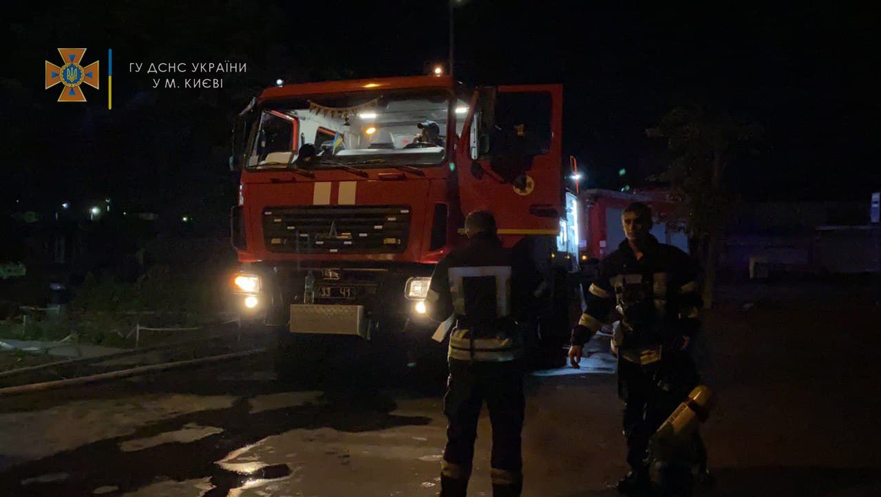 В Киеве человек погиб во время пожара в многоэтажном жилом доме