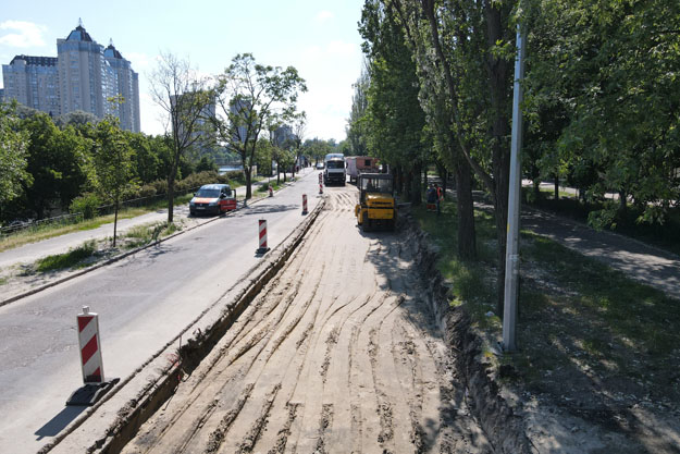 В Киеве на улице Энтузиастов ведутся ремонтные работы (фото)