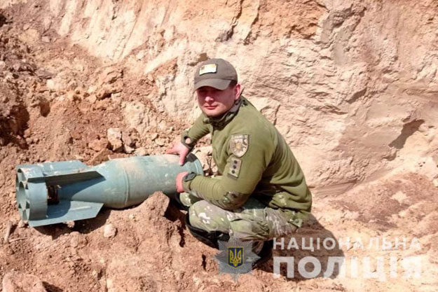 В Киевской области взрывотехники обнаружили неразорвавшуюся авиабомбу