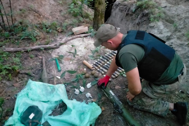В Киевской области продолжаются поиски неразорвавшихся мин и снарядов