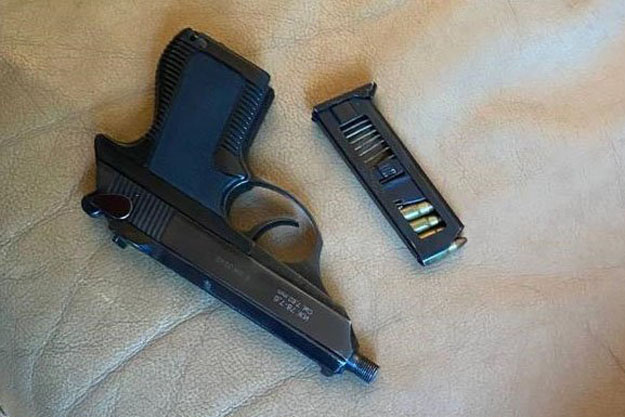В Буче полицейские задержали местного жителя за незаконные хранение двух пистолетов