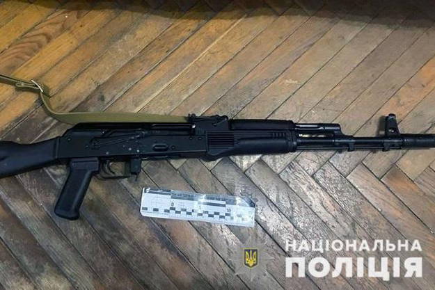 Киевлянин угрожал сожительнице автоматом АК-74. Суд вынес приговор