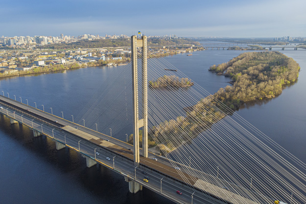 В Киеве будет ограничено движение частного транспорта на Южном мосту