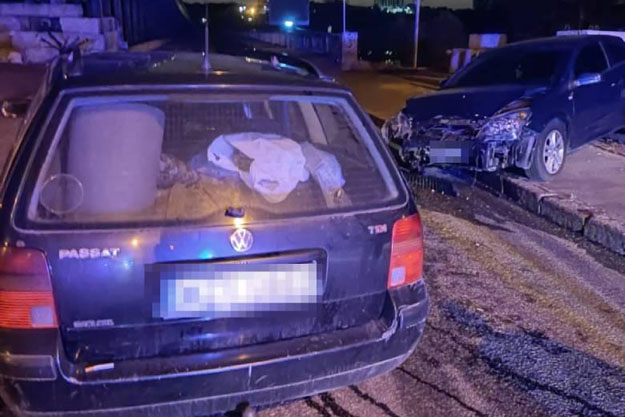 В Киеве Volkswagen протаранил припаркованный Opel. Один человек с тяжелыми травмами доставлен в больницу