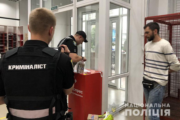 В Киеве задержали наркокурьера, который рассылал запрещенный товар по всей Украине