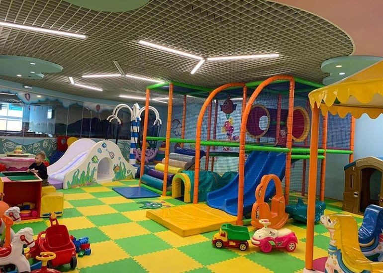 В Киеве запретят работу детских площадок на территории торговых центров