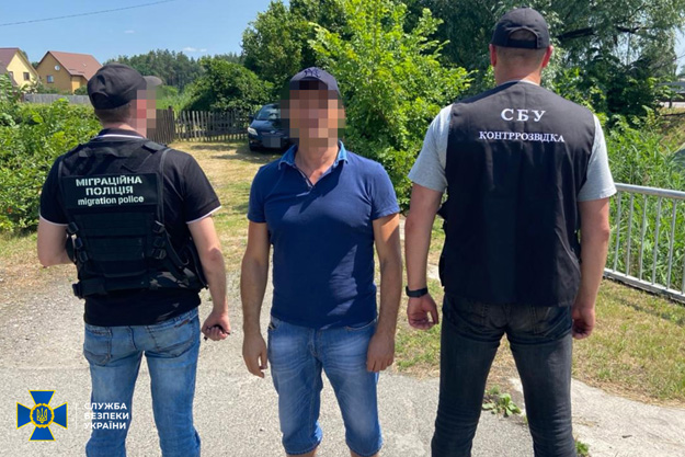 В Киеве сотрудники СБУ задержали гражданина РФ, которого два года разыскивал Интерпол