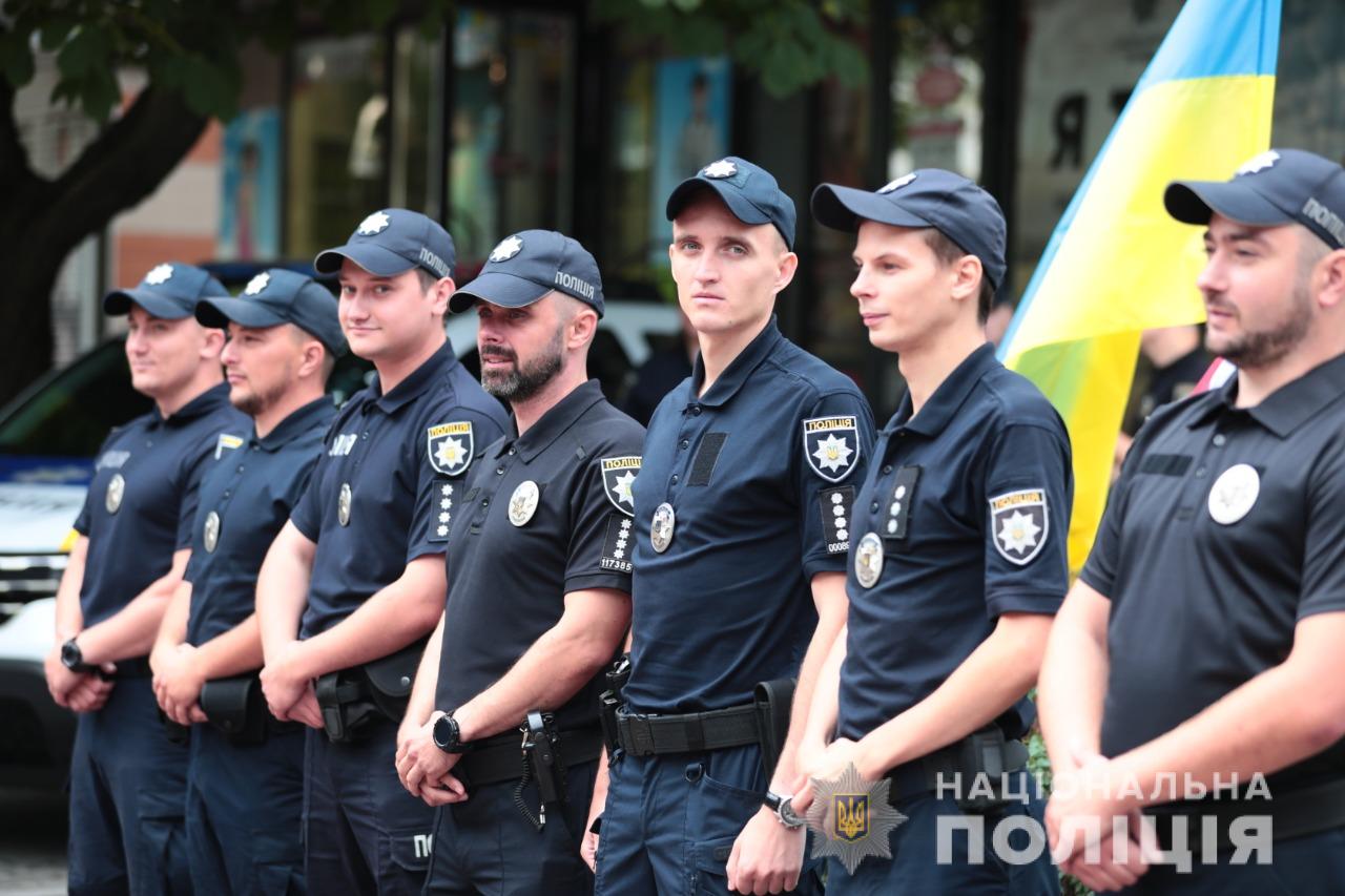 В Киевской области отметили полицейских офицеров общины, которые спасали и защищали людей во время вторжения войск РФ