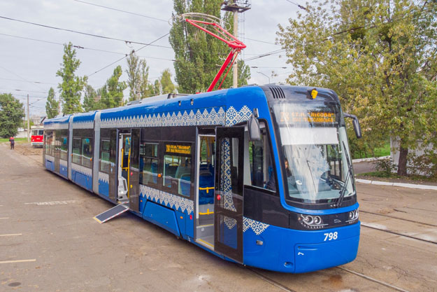 В Киеве частично ограничат и изменят движение транспорта
