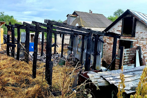 В Белоцерковском районе ревнивец сжег хозяйственное здание и более тонны сена