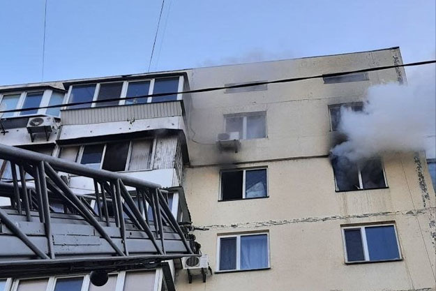 В Києві горіла квартира на 8-му етажі багатоповерхівки