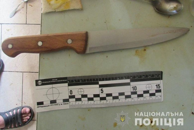 В Киеве женщина во время ссоры травмировала ножом своего сожителя. Задержанному грозит лишение свободы сроком до восьми лет