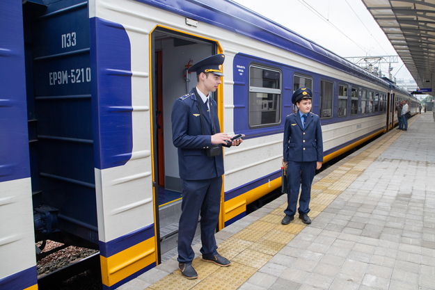 На маршруті міської електрички Kyiv City Express працювали учні Київської дитячої залізниці (фото)