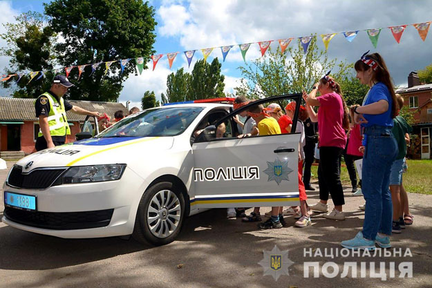 В Київській області ювенали провели з малечею тренінги з правил дорожнього руху