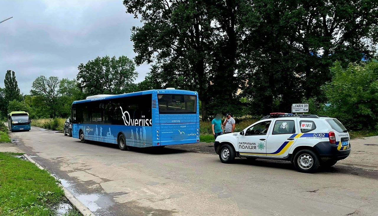 В Белоцерковском районе маршрутный автобус наехал на пешехода