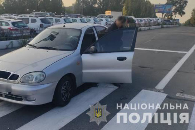 В Голосеевском районе Киева приезжий угнал автомобиль Daewoo Lanos, но сразу попал в руки полицейских