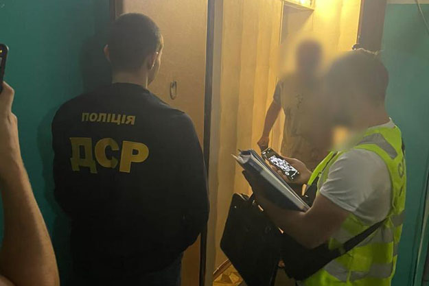 В Киеве задержаны двое работников коммерческой структуры за вымогательство взятки в размере 29 тысяч долларов США (видео)