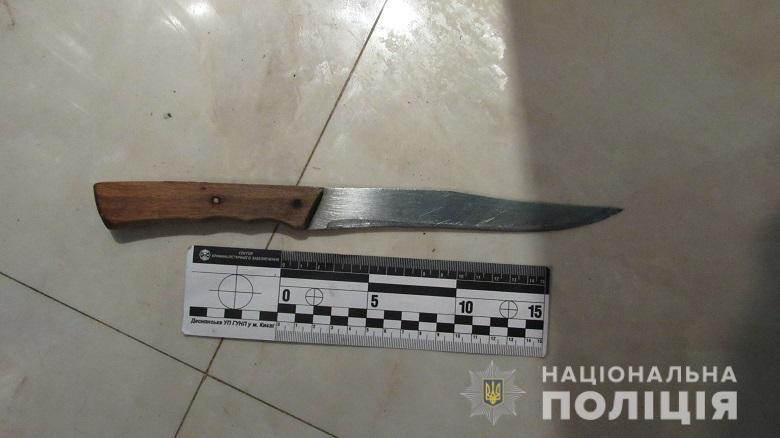 Киевлянин нанес несколько ножевых ранений соседу. Дело передано в суд