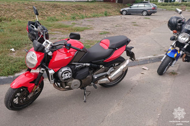 В Киеве полицейские обнаружили два мотоцикла, пилоты которых имели недействительные документы на транспортные средства
