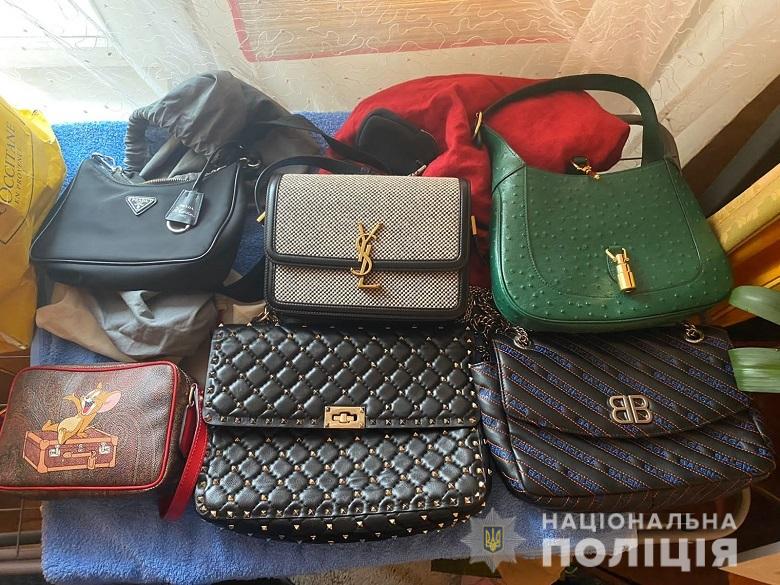 В Києві молода жінка ошукала довірливих громадян на 170 тисяч гривень, пропонуючи через інтернет брендові сумки