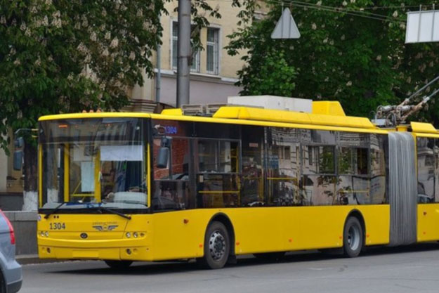 В Киеве на Подольском спуске частично ограничат проезд транспорта с 1 сентября по 20 октября