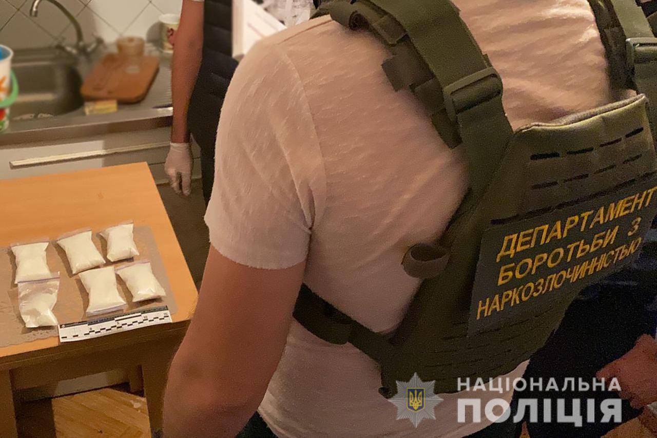 Киевские полицейские изъяли у киевлянина наркотические вещества на сумму около миллиона гривен
